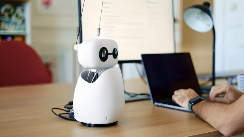 Hugging Face'ten Devrim: Sadece 299 Dolara Açık Kaynaklı Masaüstü Robotu "Reachy Mini" Tanıtıldı